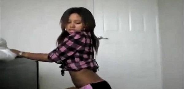  Horny girl shaking her big and sexy ass to Lumber song